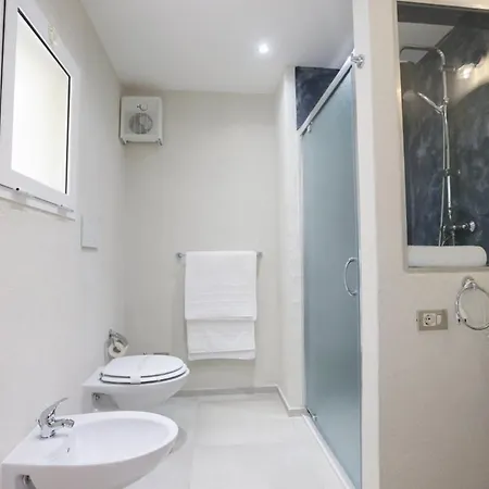 לינה וארוחת בוקר Dimora Mazzini 4*