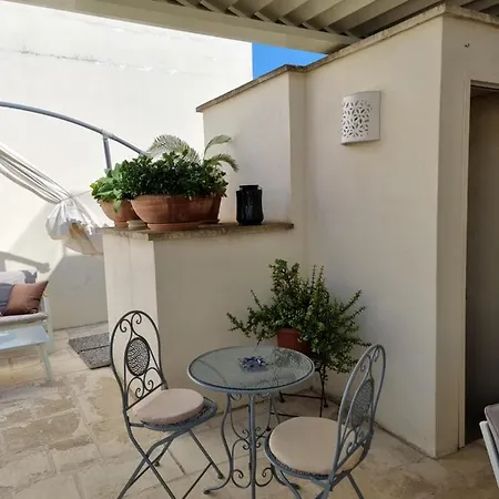 Dimora Mazzini לינה וארוחת בוקר טוליה